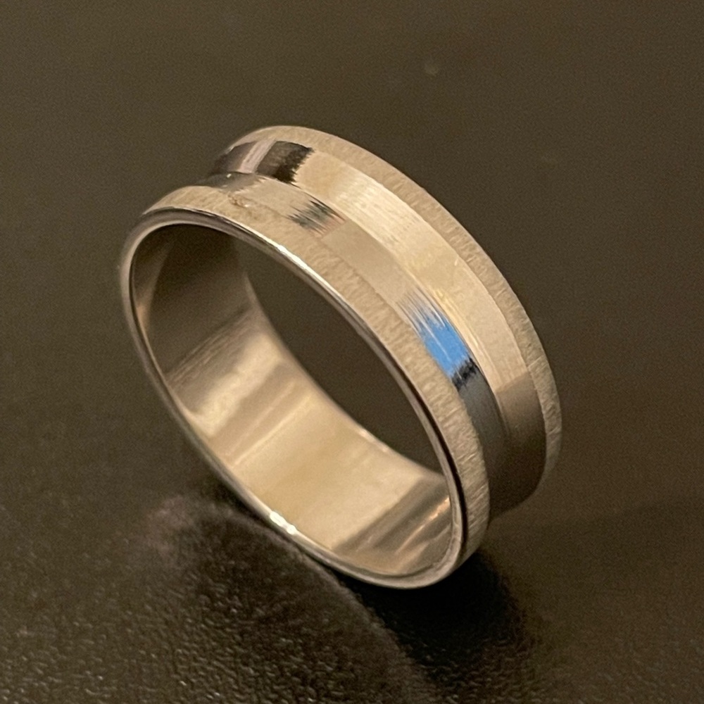 7mm curved in stainless steel ring size 11